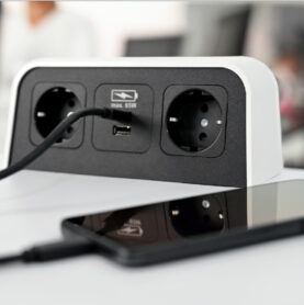 NETBOX Juke יחידת שקע שולחנית עם USB